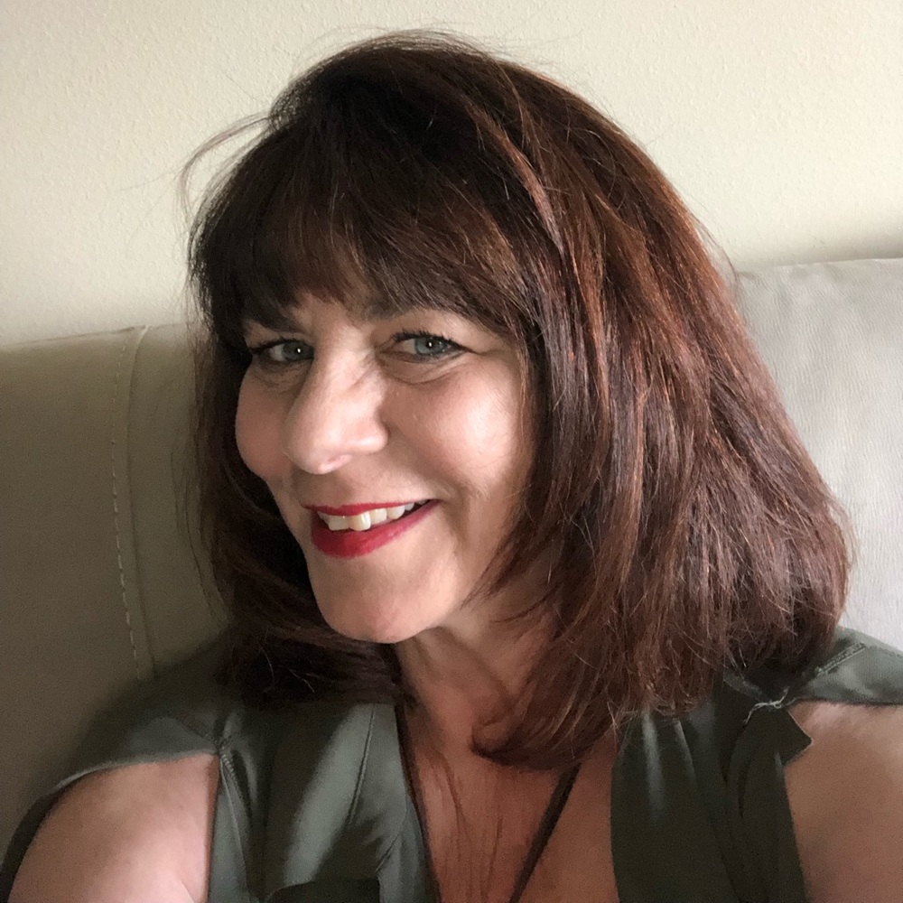 Meet your Posher, Hilary